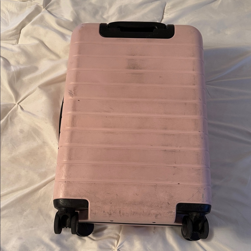 AWAY Millennial Pink Bigger Carry On Suitcase - Picture 4 of 9